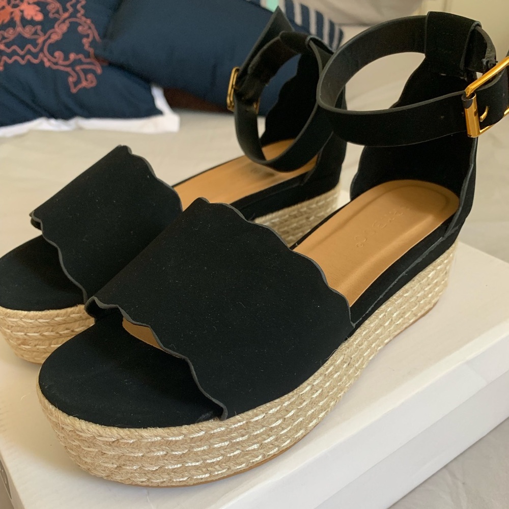 New 5.5 women’s platform sandals